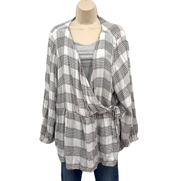Lane Bryant Women’s Plaid Peplum Faux Wrap Top Gray & White Plus Size 16 - Picture 2 of 11